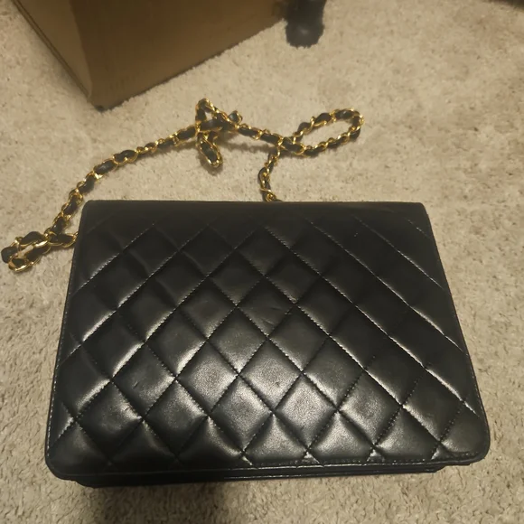 Chanel Lambskin Small Single Flap bag - Picture 9 of 11